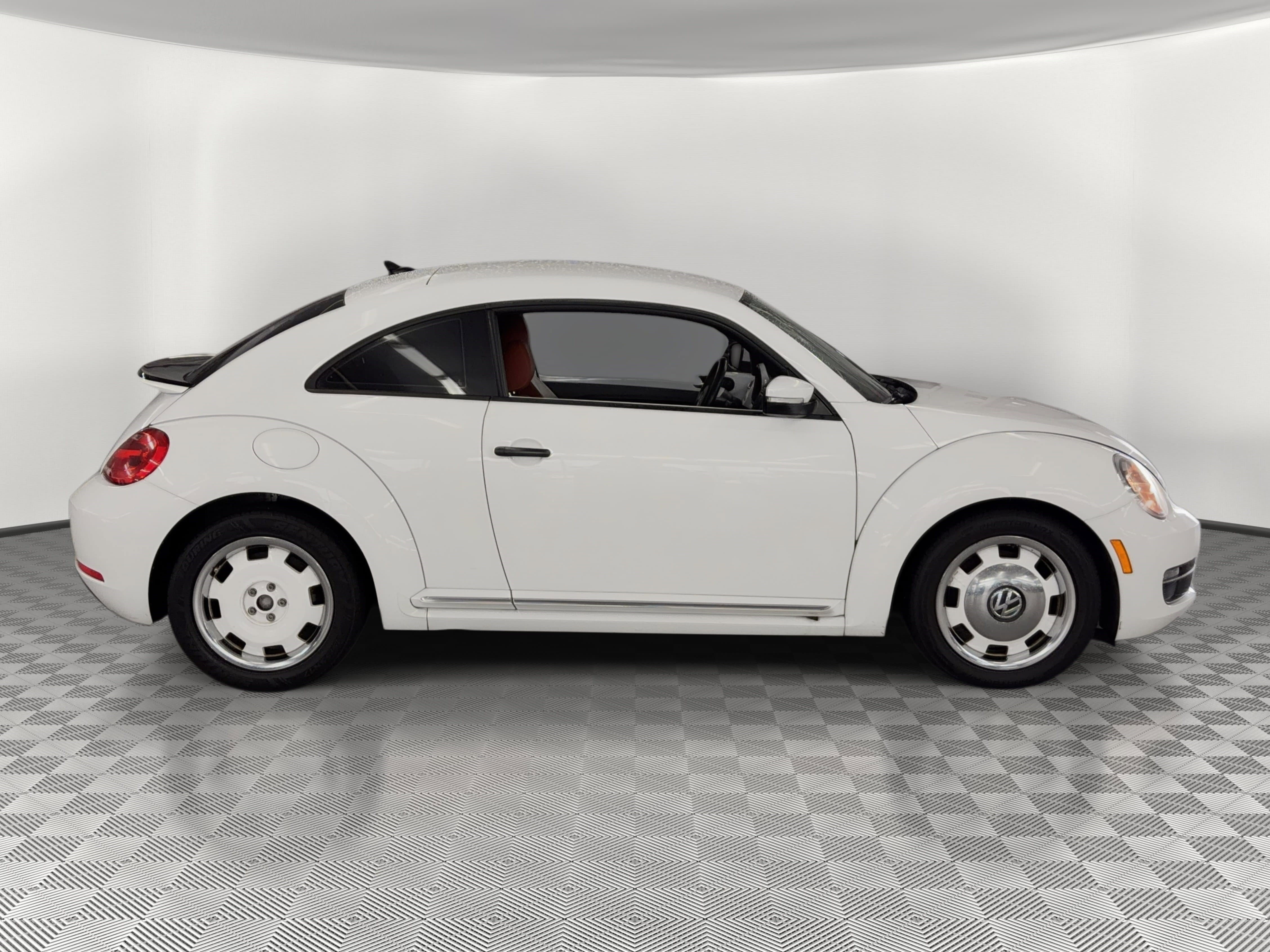 Used 2015 Volkswagen Beetle 1.8T FWD image 8