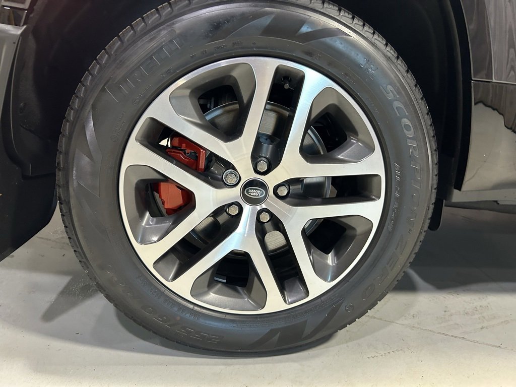 Used 2024 Land Rover Defender 130 X image 30