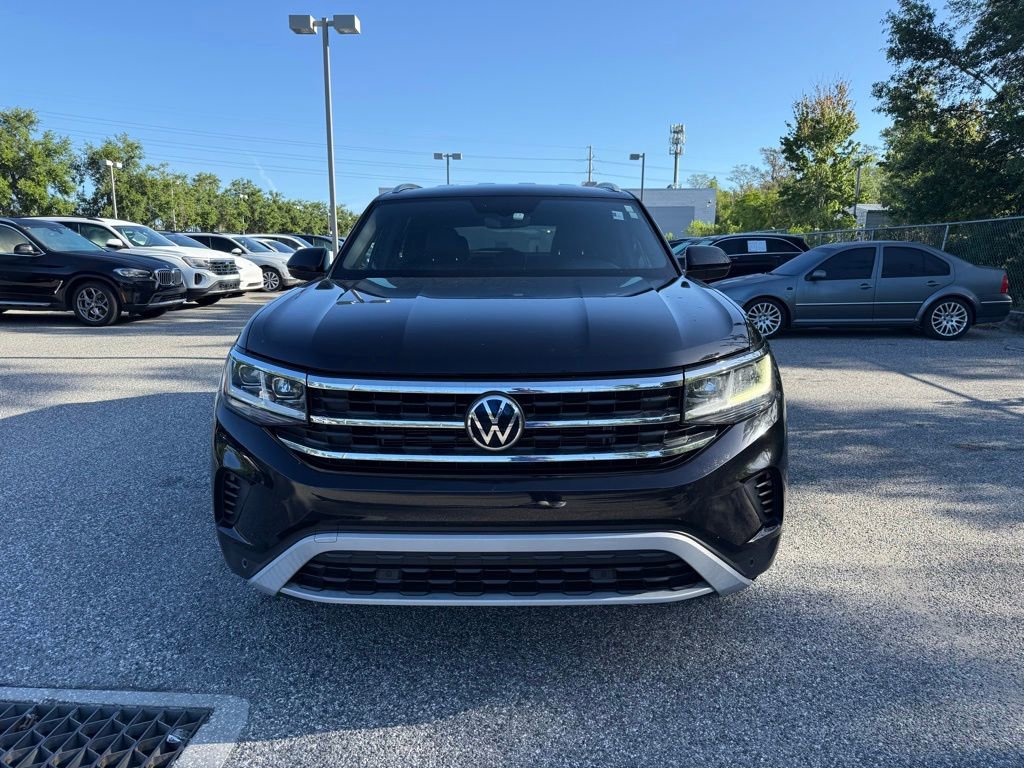 Used 2022 Volkswagen Atlas Cross Sport SE image 2