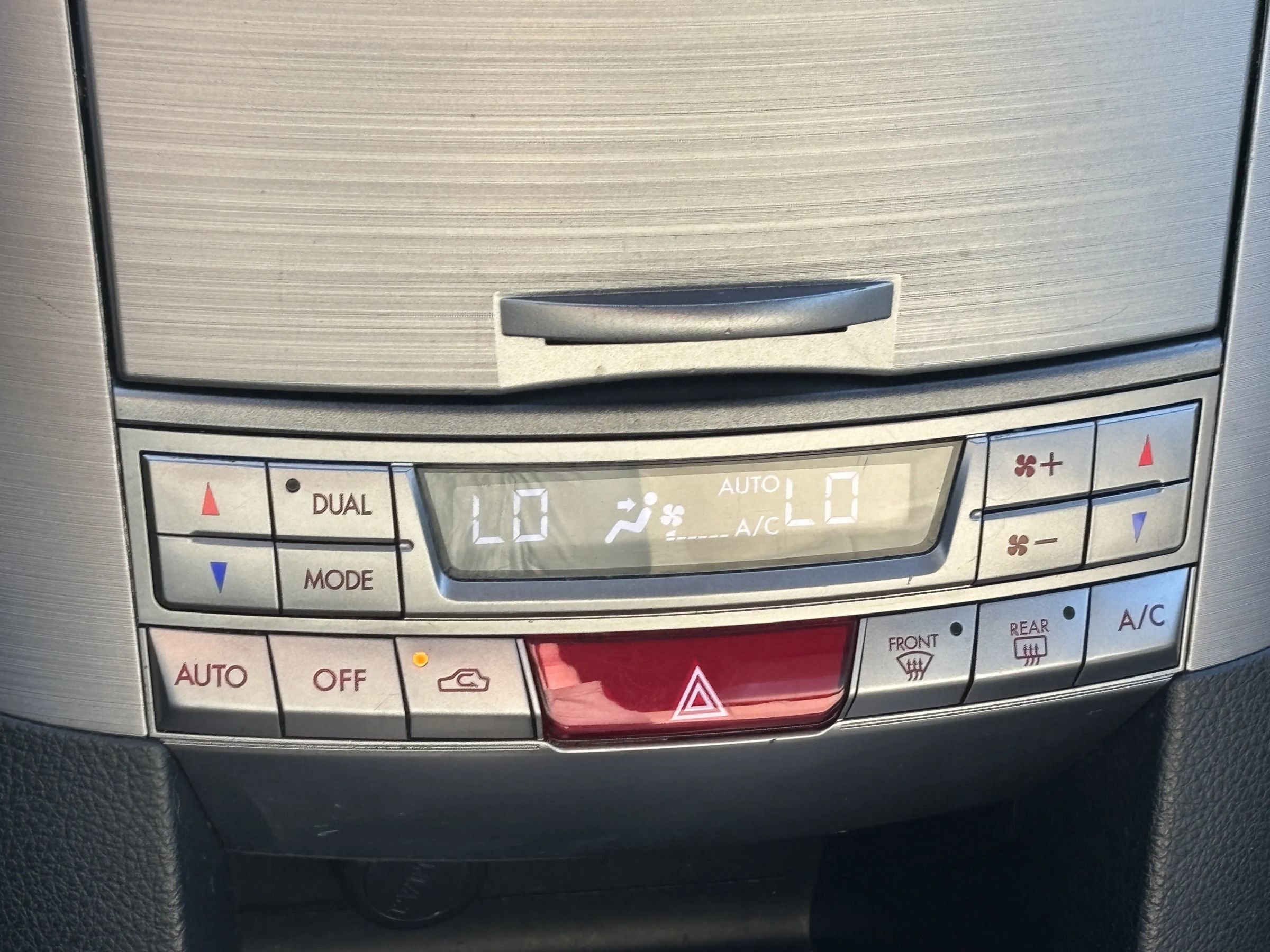 Used 2014 Subaru Outback 2.5i Limited w/ Moonroof Package AWD/4WD image 23