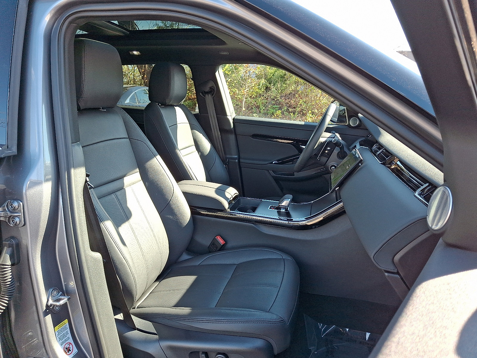 Used 2026 Land Rover Range Rover Evoque Dynamic SE image 3