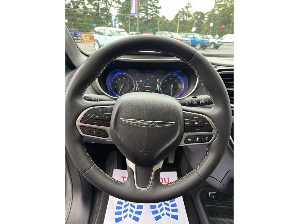 Used 2025 Chrysler Pacifica Select FWD image 12