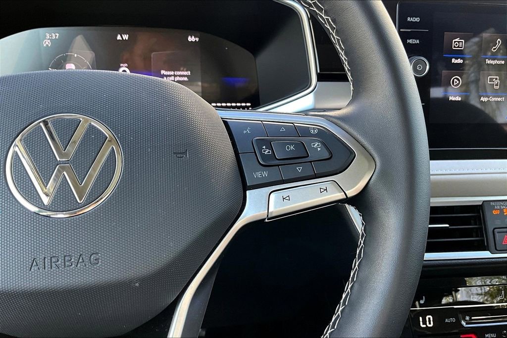 Used 2025 Volkswagen Taos SE image 10