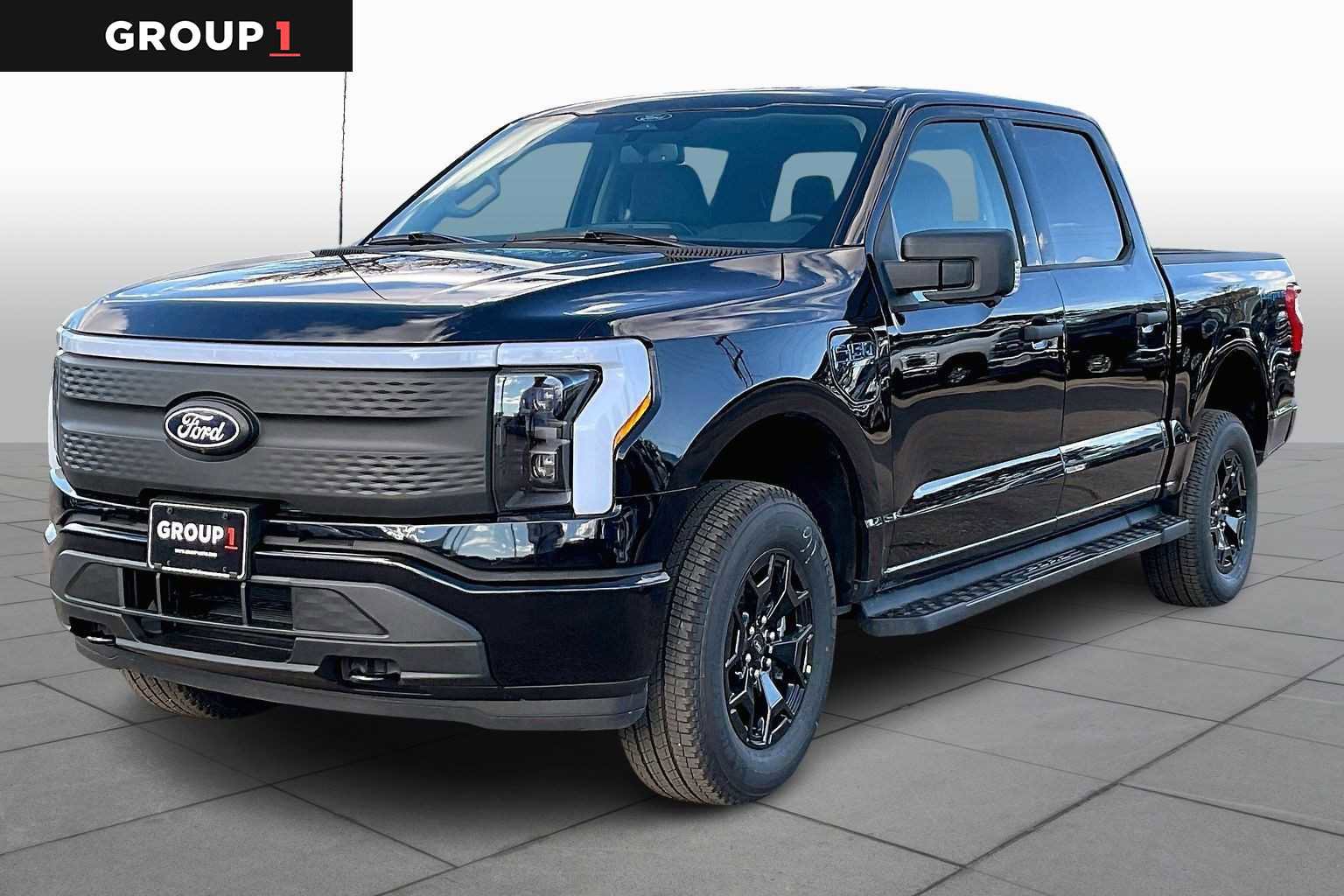 New 2025 Ford F150 Lightning XLT w/ Max Trailer Tow Package