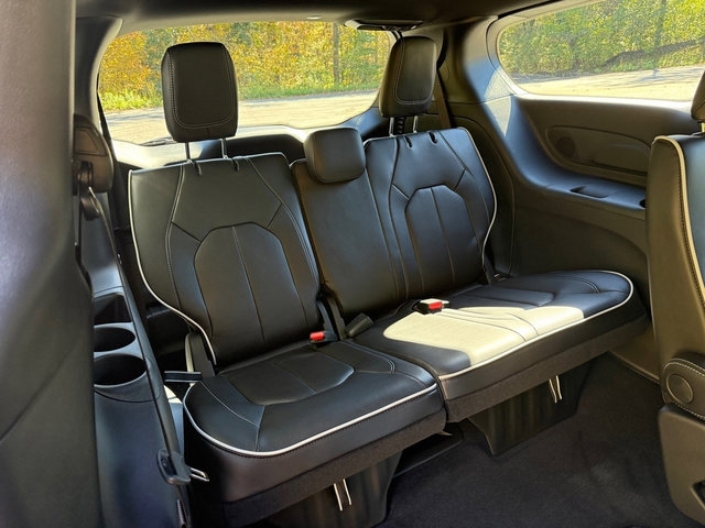 New 2026 Chrysler Pacifica Limited image 22