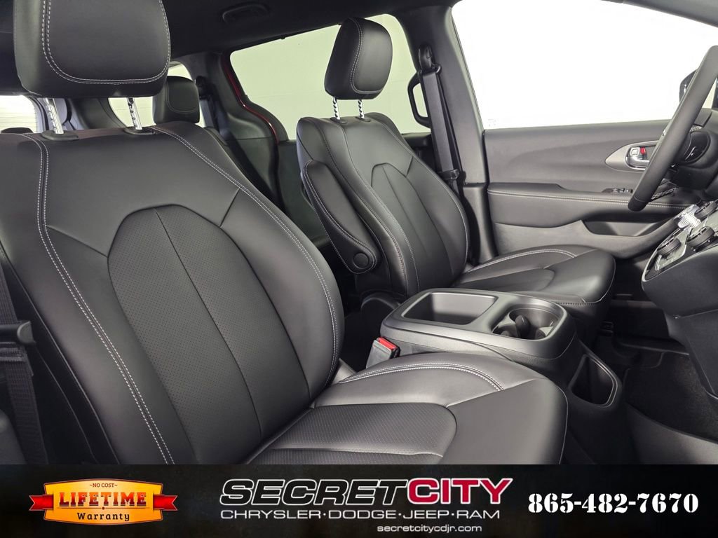 New 2026 Chrysler Voyager LX FWD image 31