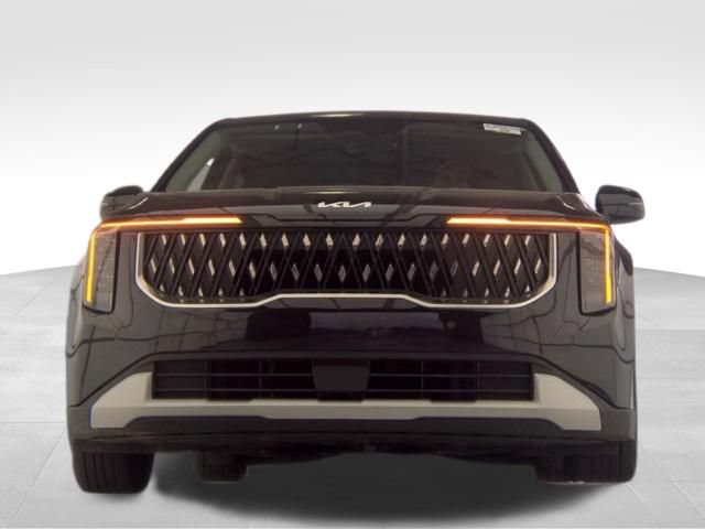 Used 2025 Kia Carnival FWD image 2