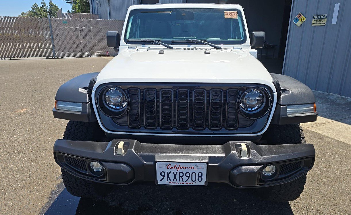 Used 2024 Jeep Wrangler Unlimited AWD/4WD image 3