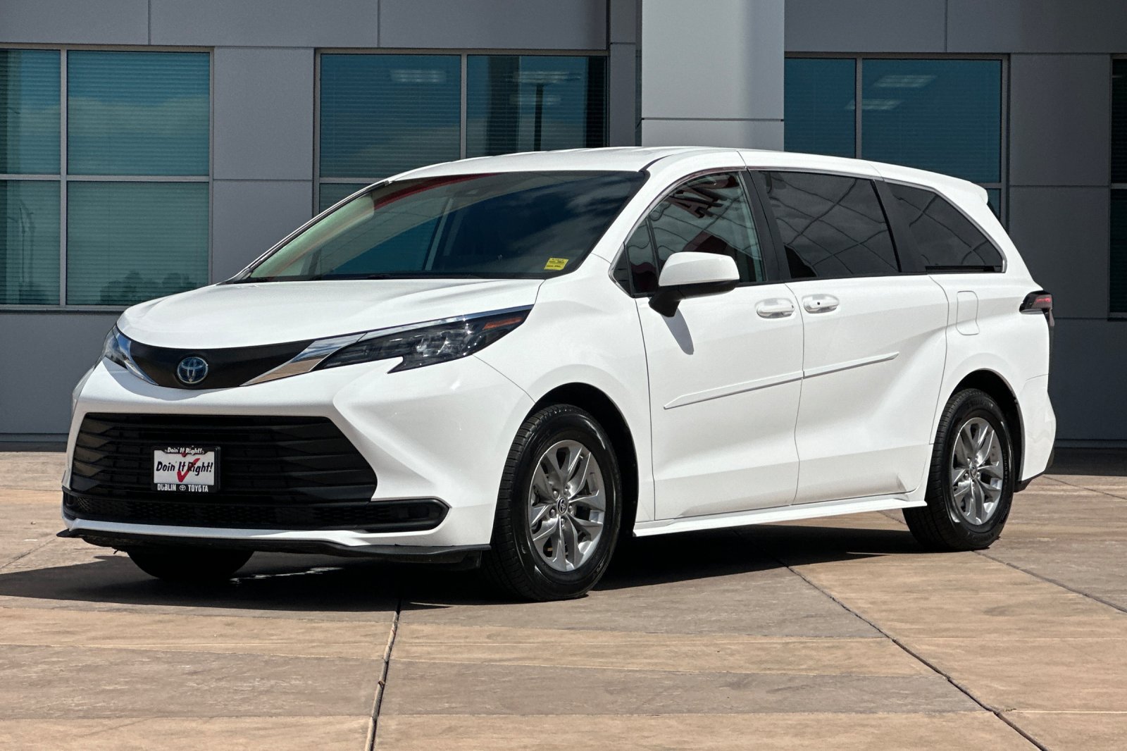 Certified 2024 Toyota Sienna LE AWD/4WD image 10