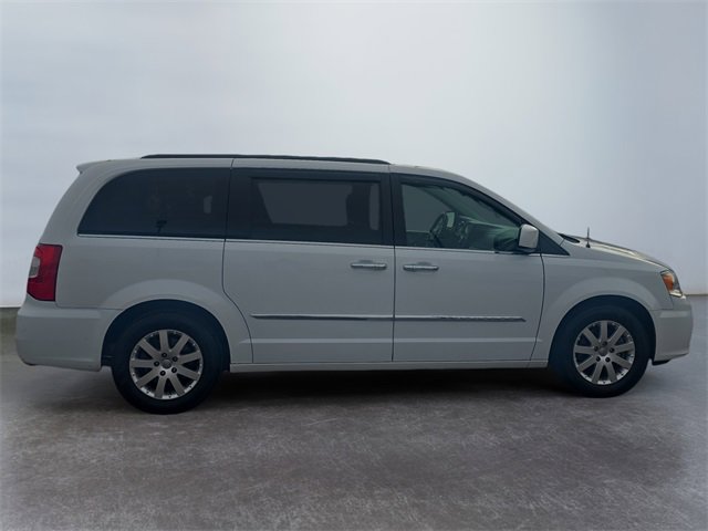 Used 2015 Chrysler Town & Country Touring w/ Driver Convenience Group image 6