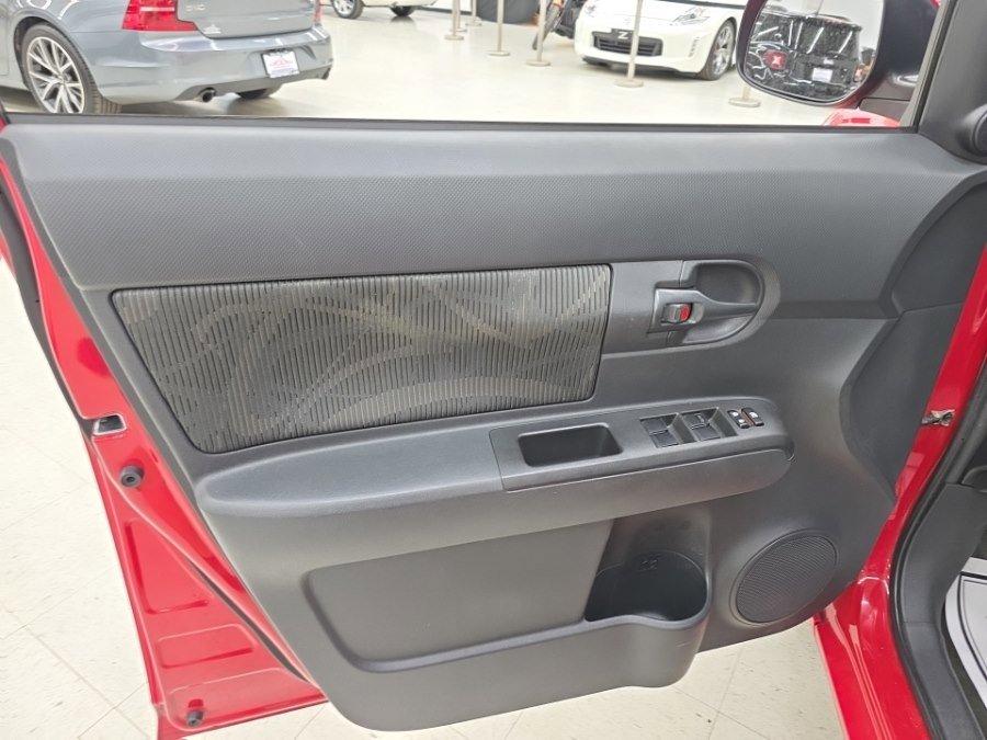 Used 2015 Scion xB FWD image 12