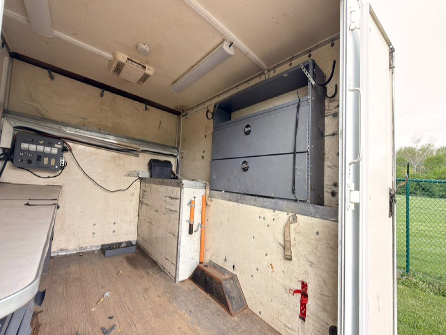 Used 2011 Ford E-350 and Econoline 350 Super Duty RWD image 12