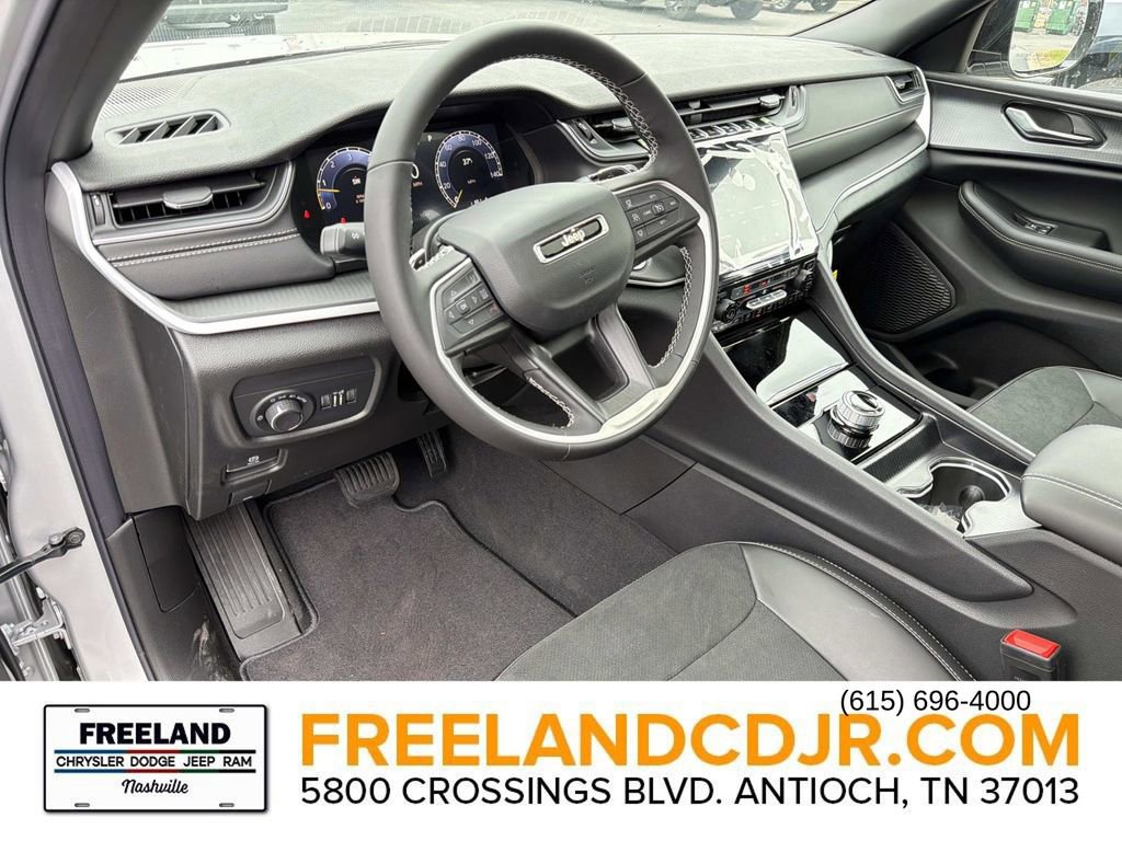 New 2025 Jeep Grand Cherokee Altitude w/ Trailer Tow Package image 23