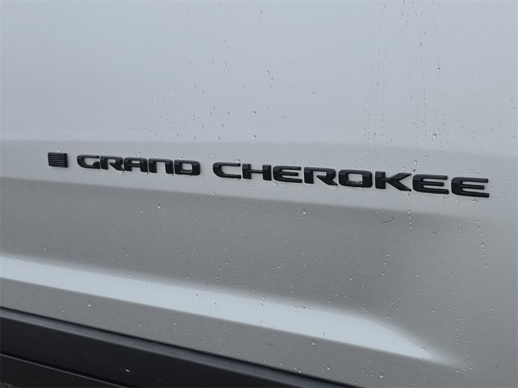 Used 2025 Jeep Grand Cherokee Limited w/ Black Appearance Package image 33