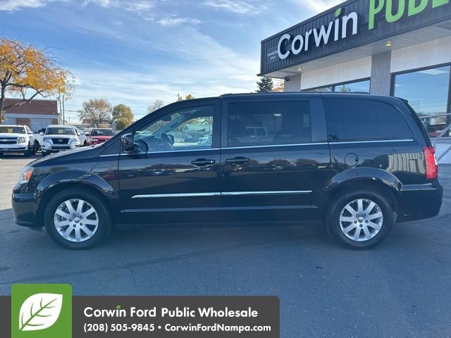 Used 2014 Chrysler Town & Country Touring image 8