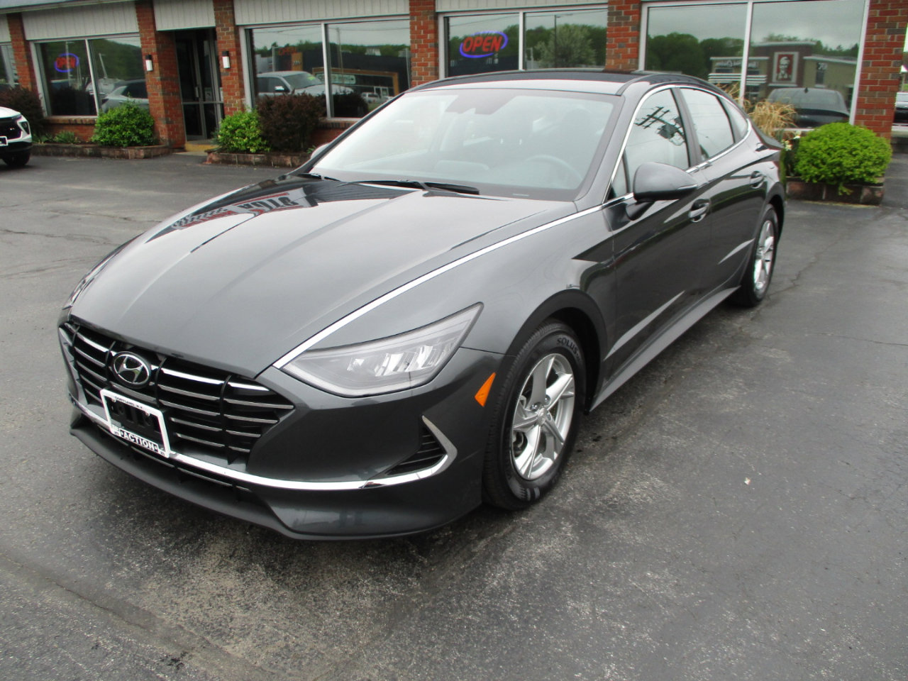 Used 2022 Hyundai Sonata SE w/ Cargo Package image 4