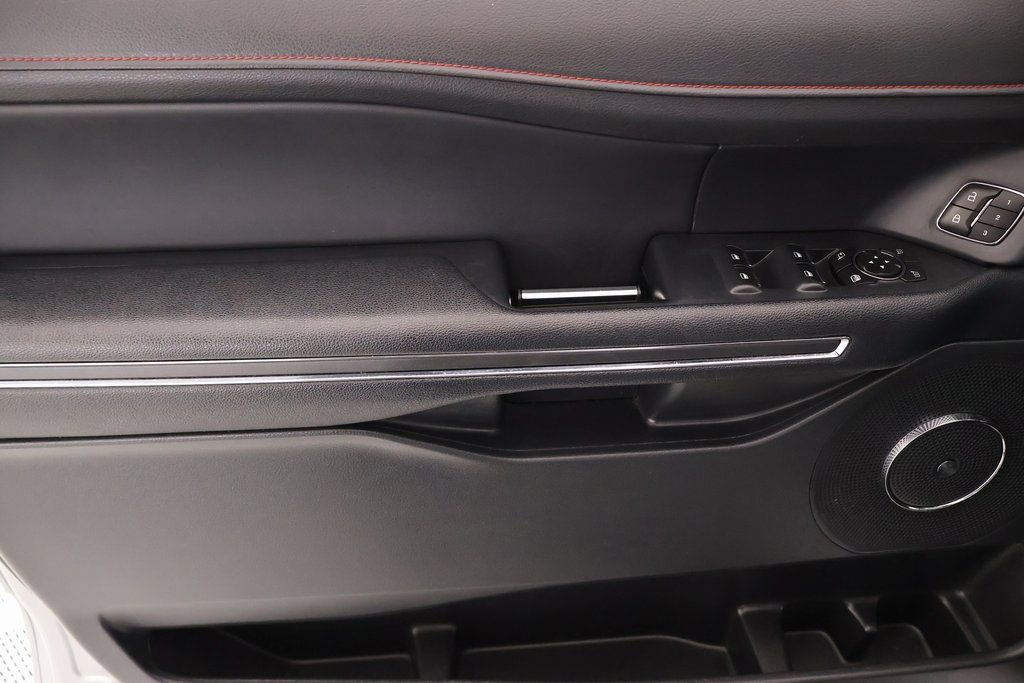Used 2022 Ford Expedition Max Limited image 18