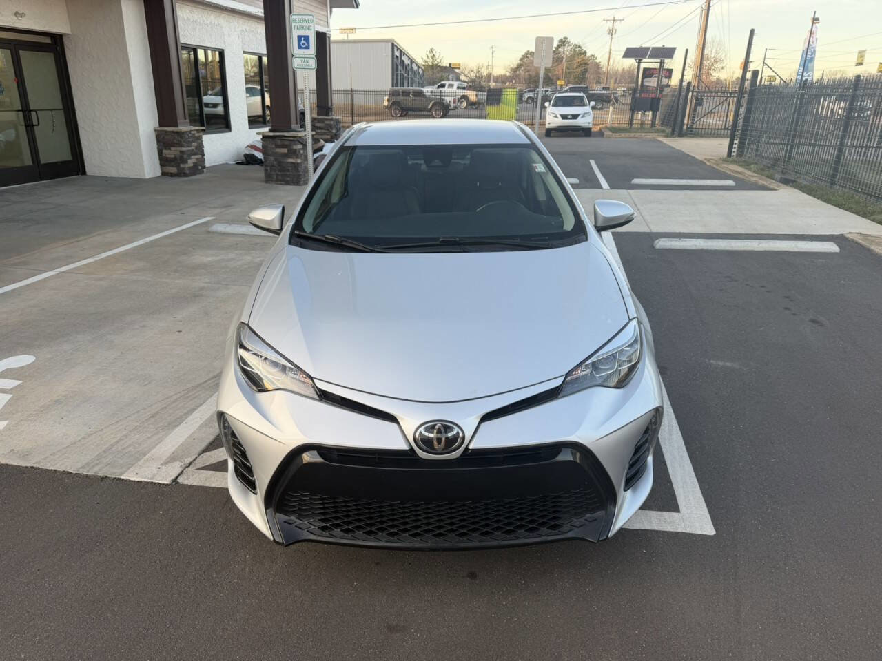 Used 2018 Toyota Corolla SE FWD image 9