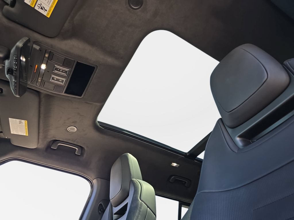 Certified 2025 Land Rover Defender 110 AWD/4WD image 30