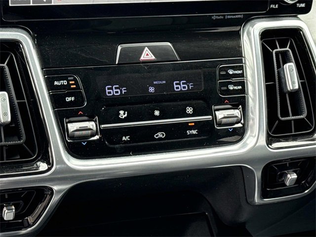 Used 2023 Kia Sorento SX image 22