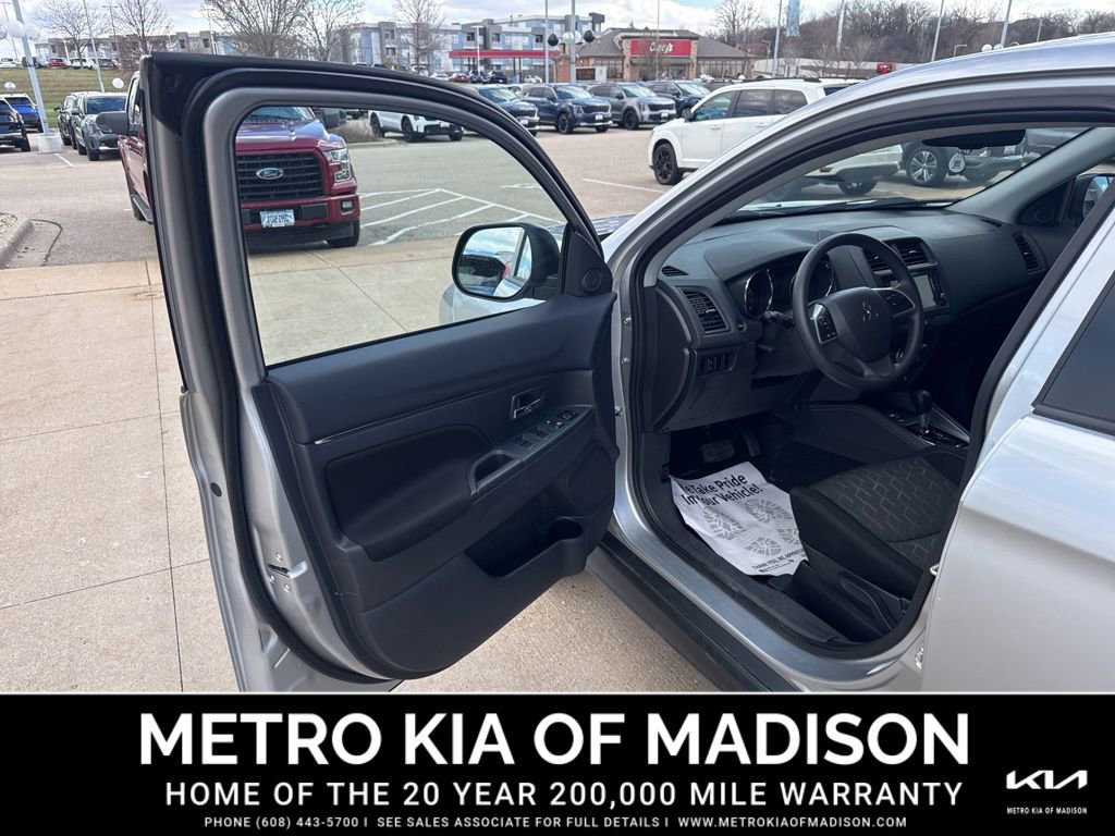 Used 2025 Mitsubishi Outlander Sport ES image 10