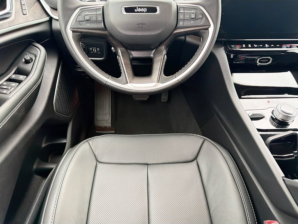 New 2026 Jeep Grand Cherokee L Limited AWD/4WD image 17