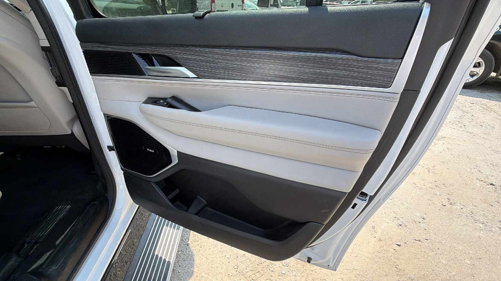 Used 2024 Jeep Wagoneer L Series III w/ Premium Group I image 24