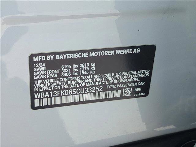 Used 2025 BMW 550e xDrive w/ Premium Package image 27