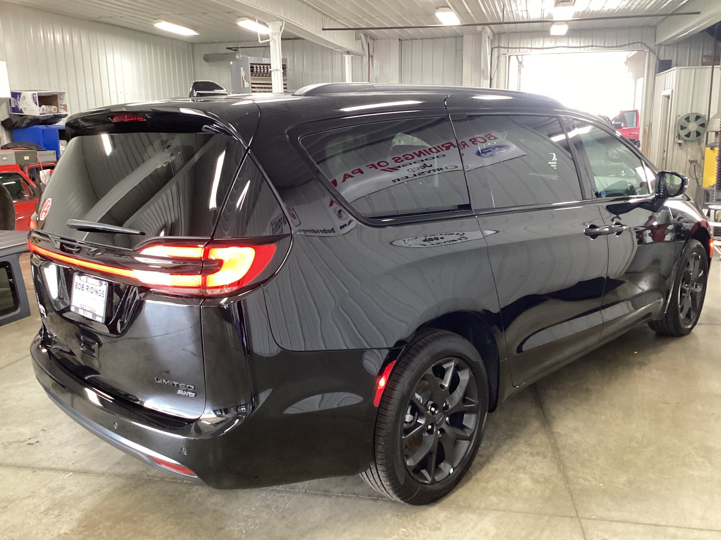 New 2027 Chrysler Pacifica Limited AWD/4WD image 7