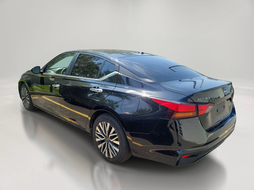 Used 2025 Nissan Altima 2.5 SV FWD image 4
