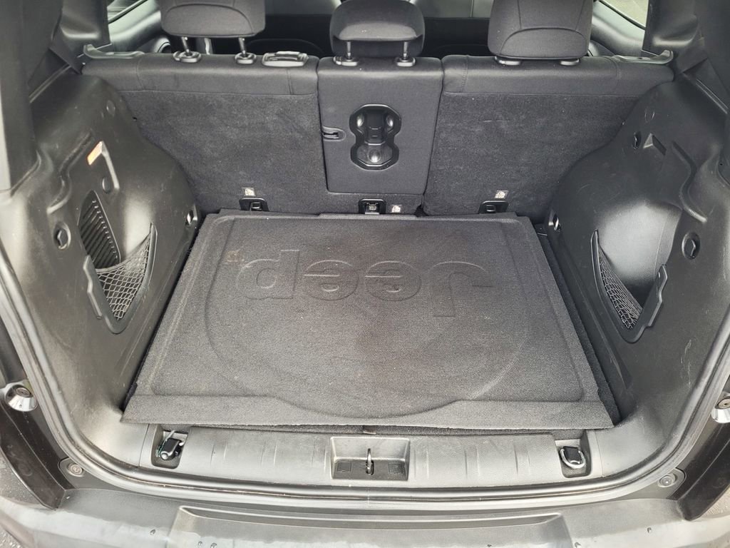 Used 2018 Jeep Renegade Altitude w/ UConnect 8.4 Nav Group image 7