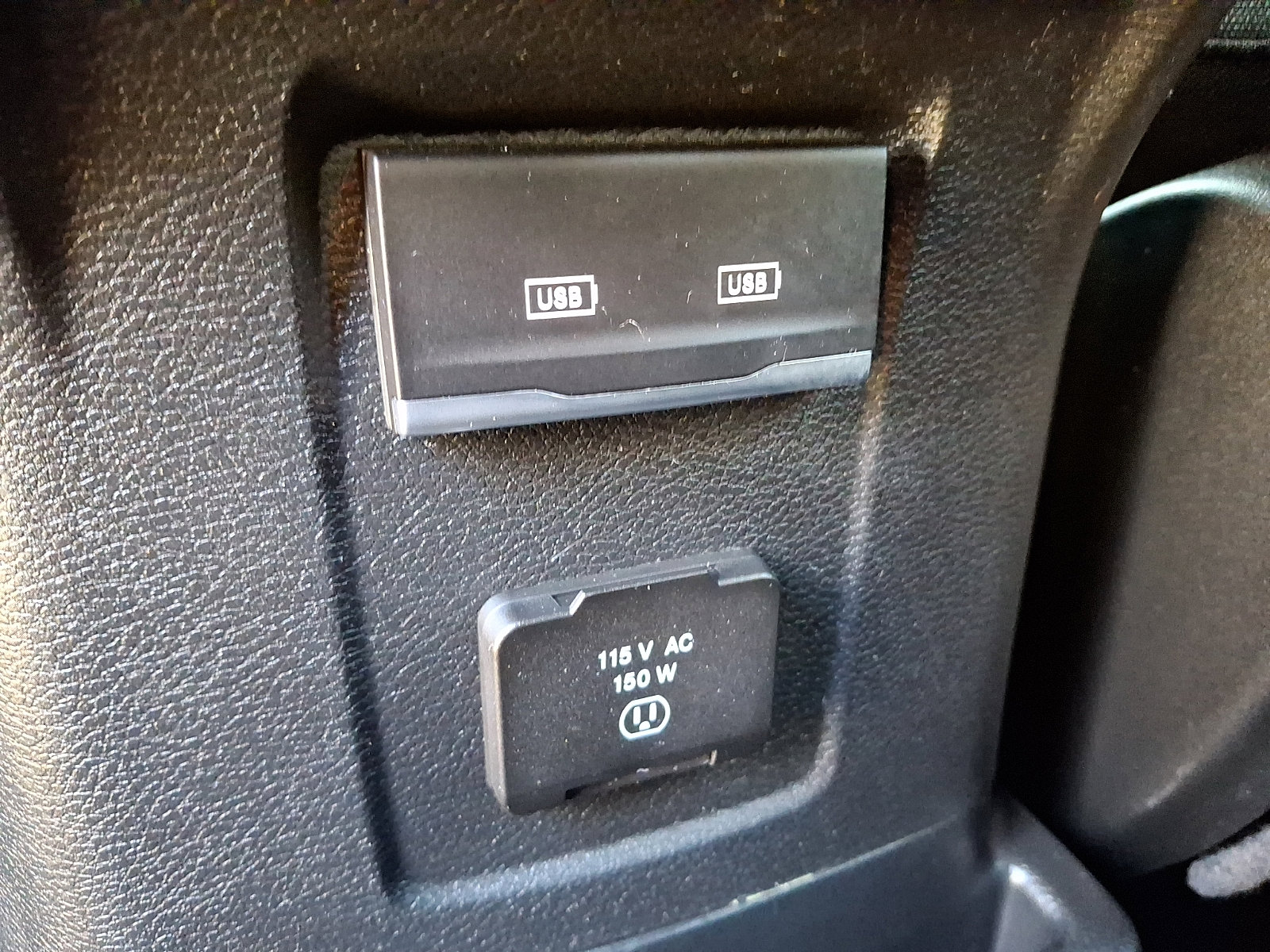 Used 2024 Jeep Wrangler Sahara w/ Safety Group image 11