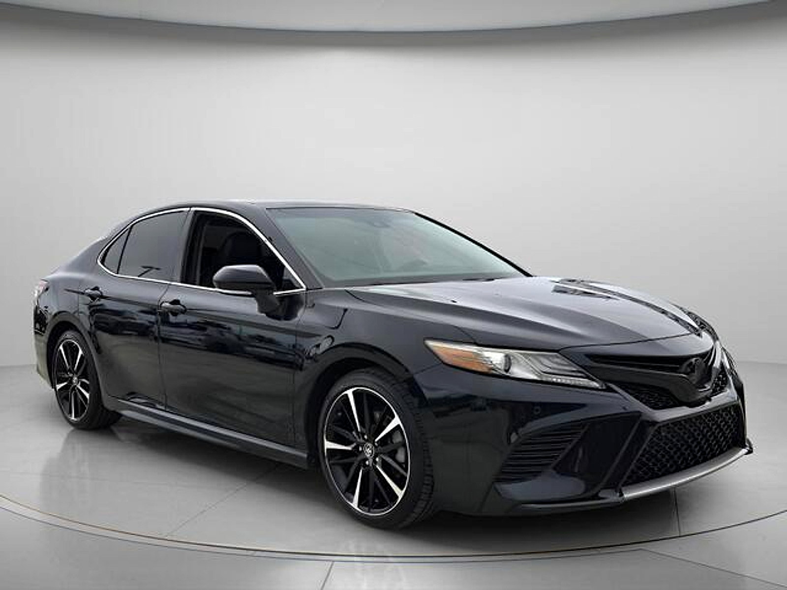 Used 2018 Toyota Camry XSE FWD image 9