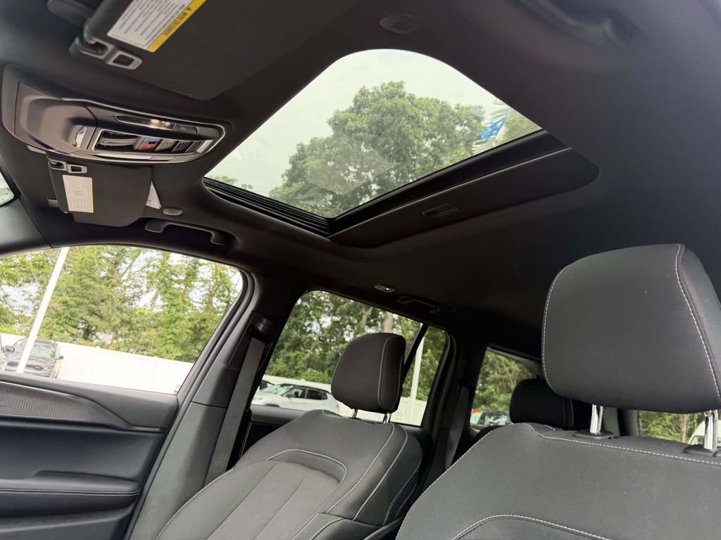 Used 2025 Jeep Grand Cherokee Laredo X AWD/4WD image 19