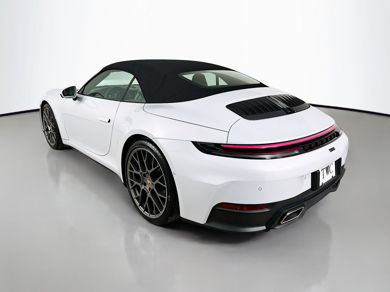 Used 2025 Porsche 911 Carrera w/ Premium Package RWD image 7