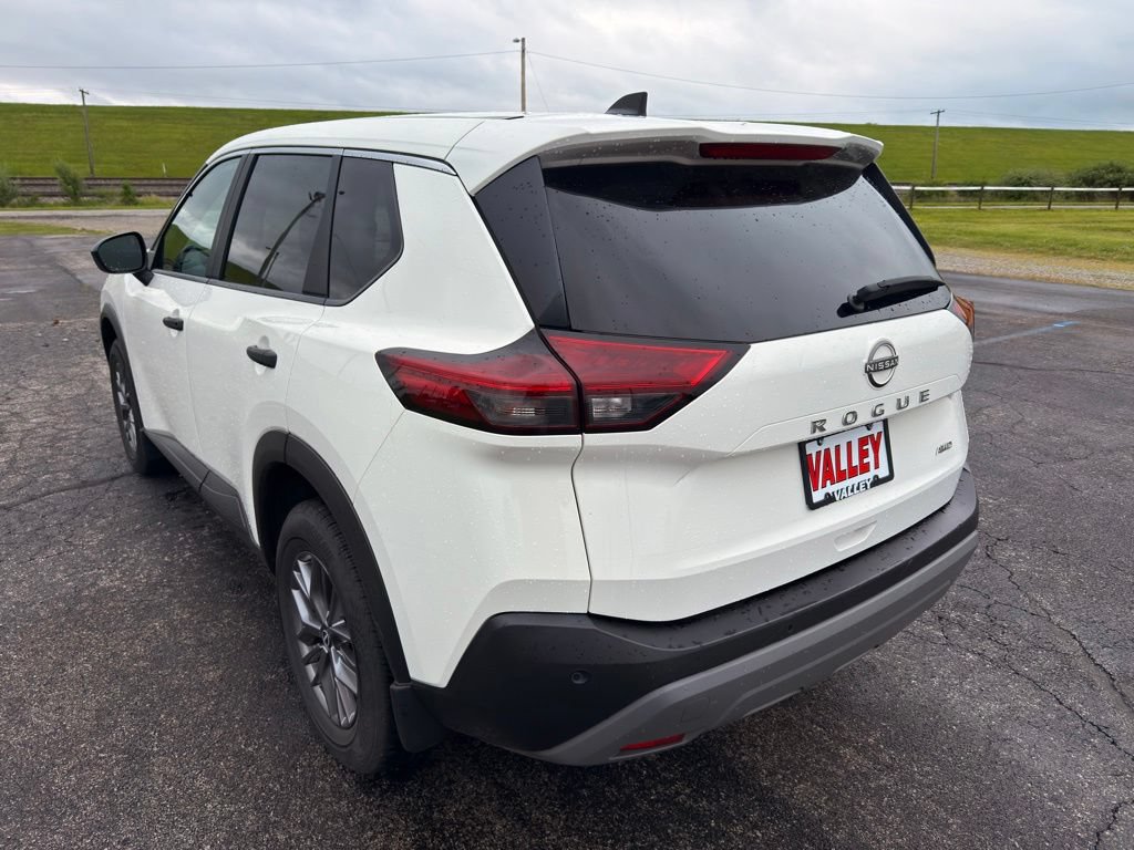 Used 2023 Nissan Rogue S AWD/4WD image 9