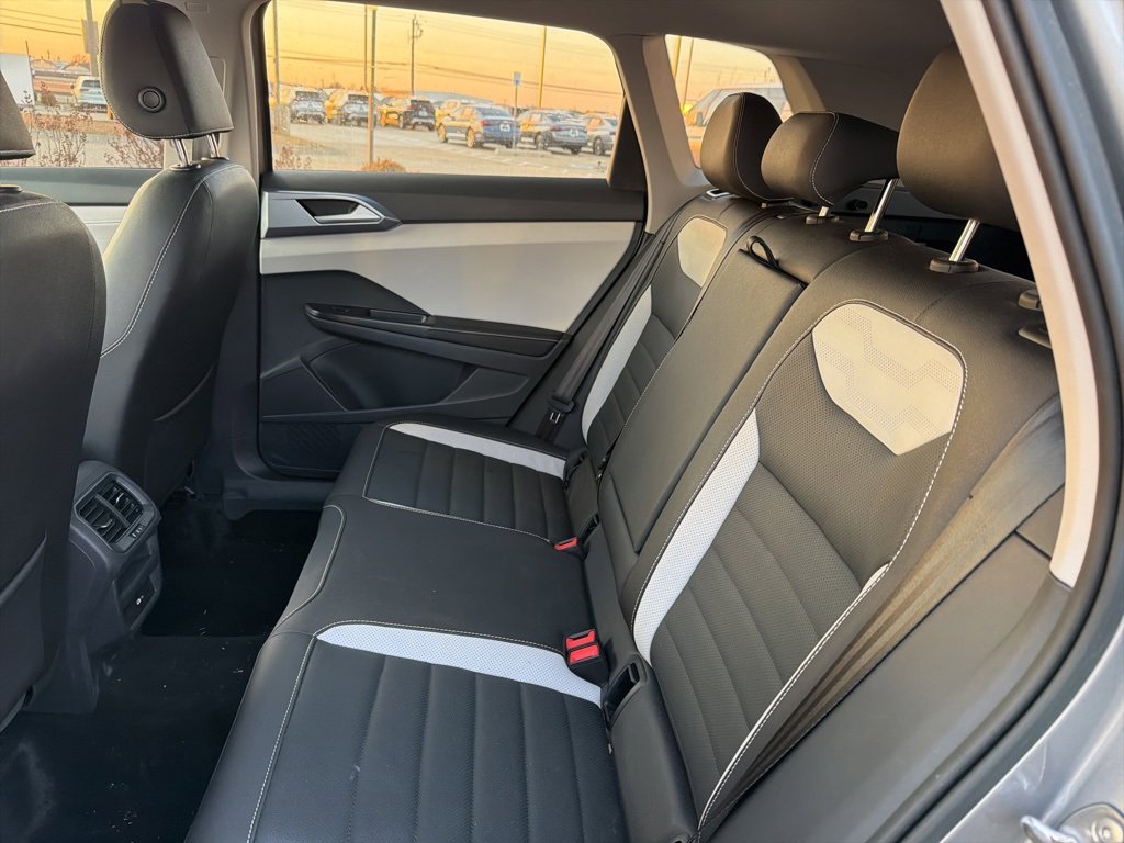 Used 2025 Volkswagen Taos SEL image 9