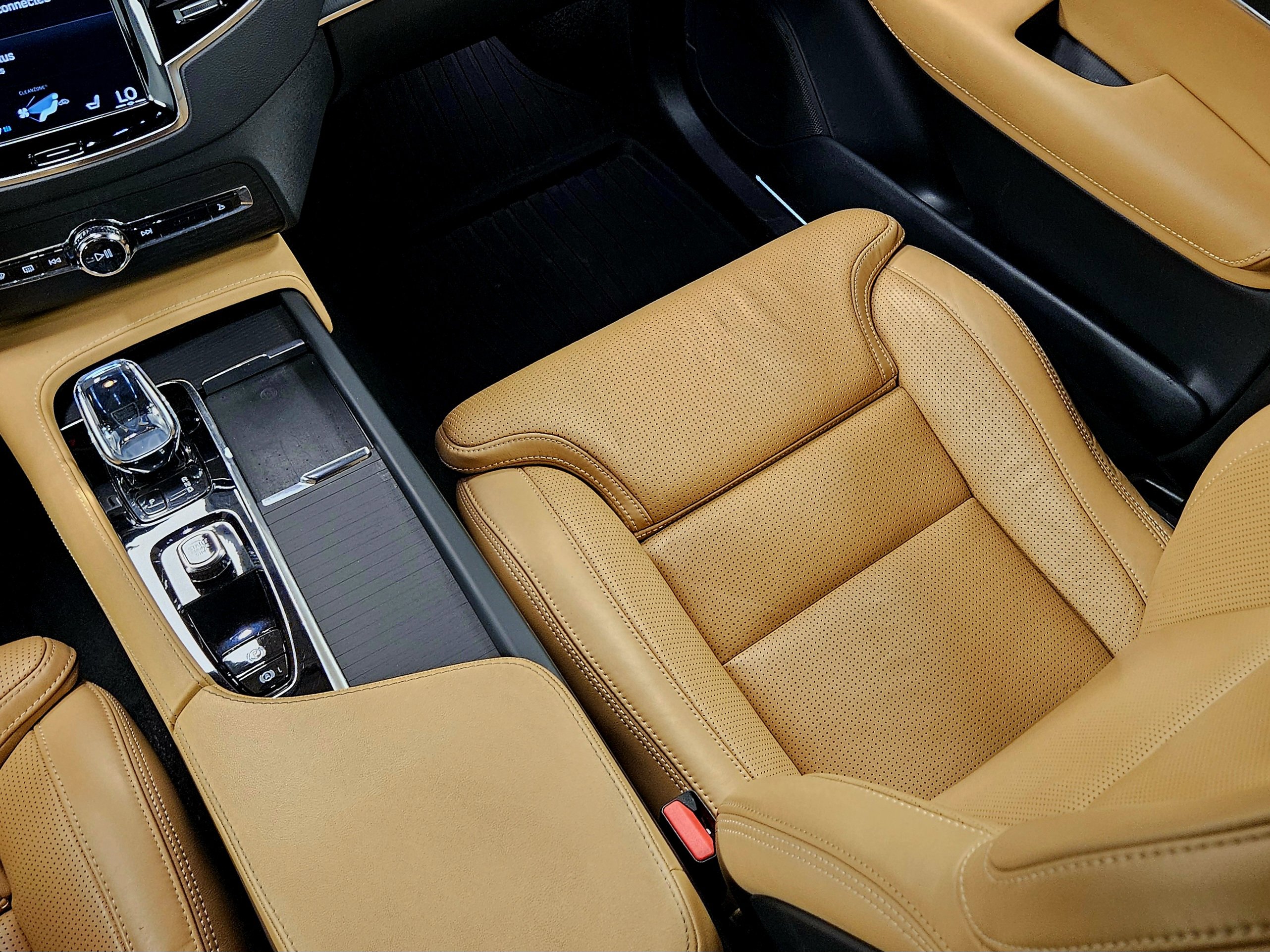 Used 2022 Volvo XC90 T8 Inscription image 16