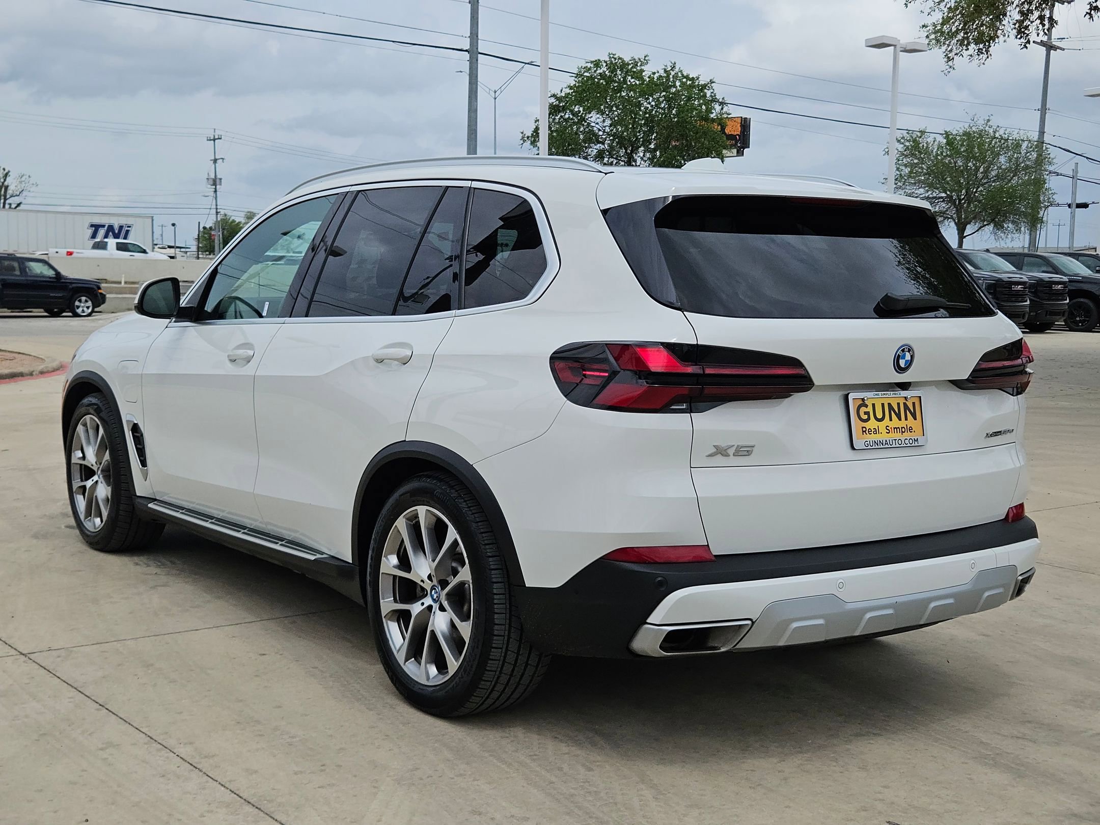 Used 2025 BMW X5 xDrive50e AWD/4WD image 5