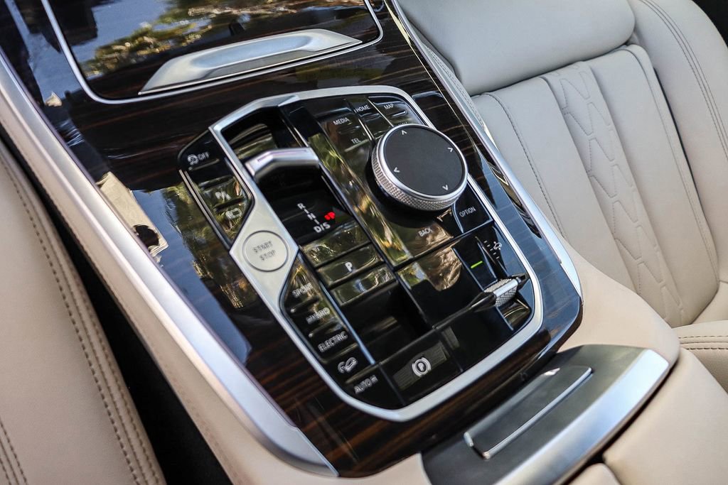 Used 2026 BMW X5 xDrive50e w/ M Sport Package image 19