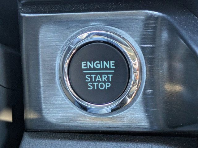 Used 2024 Ford F250 Lariat w/ Black Appearance Package image 24