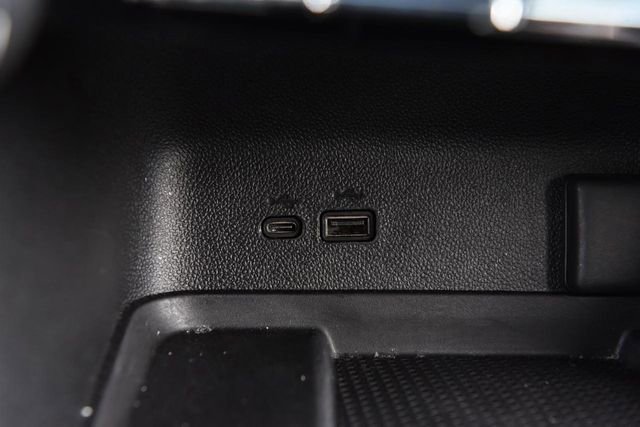 Used 2025 Chevrolet Traverse LT image 18