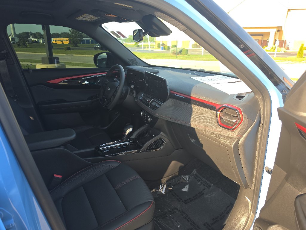 Used 2024 Chevrolet TrailBlazer RS w/ Convenience Package FWD image 11