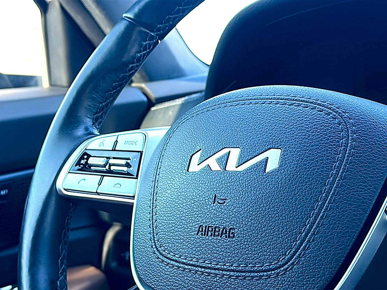 Used 2022 Kia Telluride SX w/ SX Prestige Package image 31