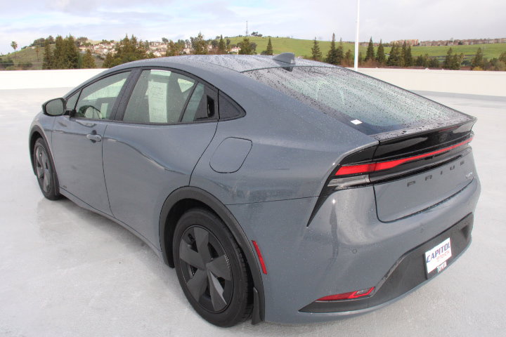 Used 2024 Toyota Prius LE image 5