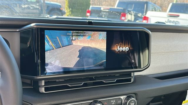New 2026 Jeep Gladiator Sport AWD/4WD image 15