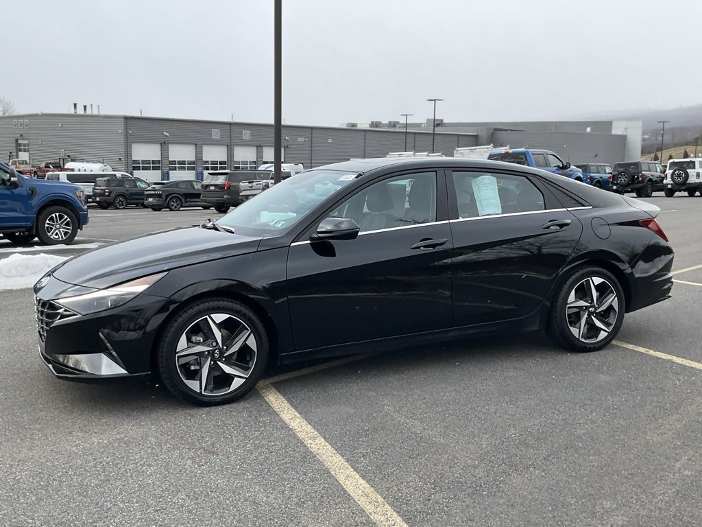 Used 2023 Hyundai Elantra Limited image 28