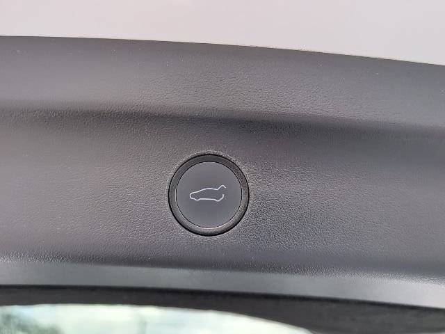 Used 2022 Tesla Model Y Long Range AWD/4WD image 24