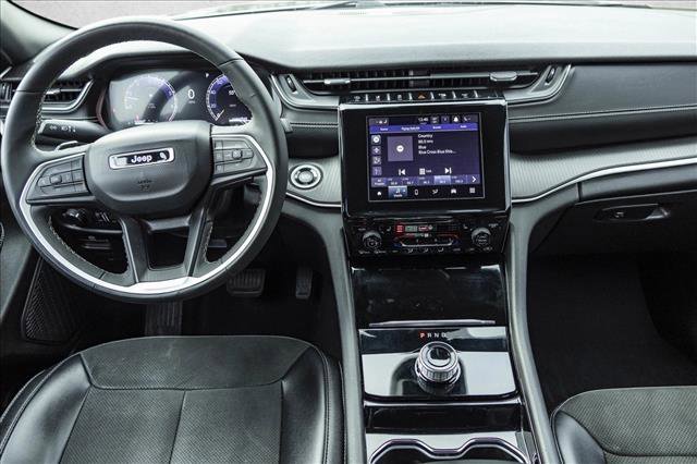Used 2023 Jeep Grand Cherokee Altitude image 23