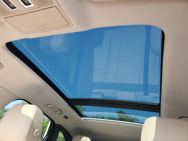 Used 2019 Jaguar F-PACE Premium image 28